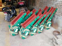 現(xiàn)貨供應(yīng)各種型號電磁振動給料機、GZ電磁給料機、礦用電磁振動給